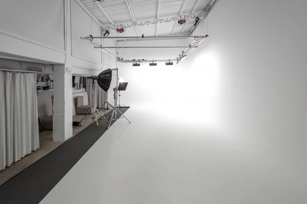Infinity alquiler estudio produccion audiovisual valencia ciclorama
