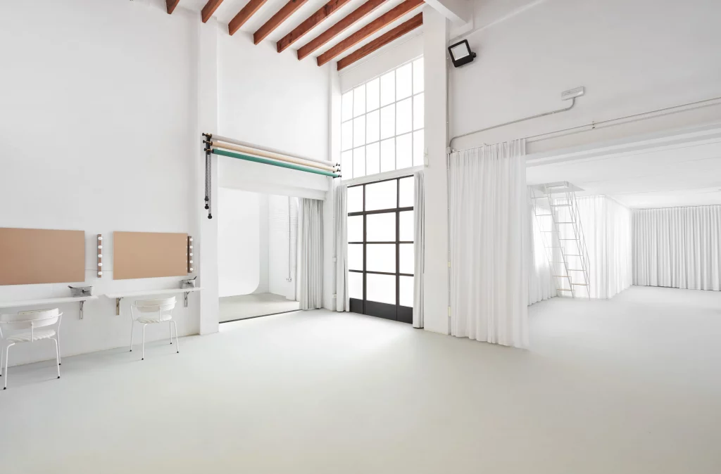 Infinity estudio fotografia valencia alquiler ciclorama luz natural