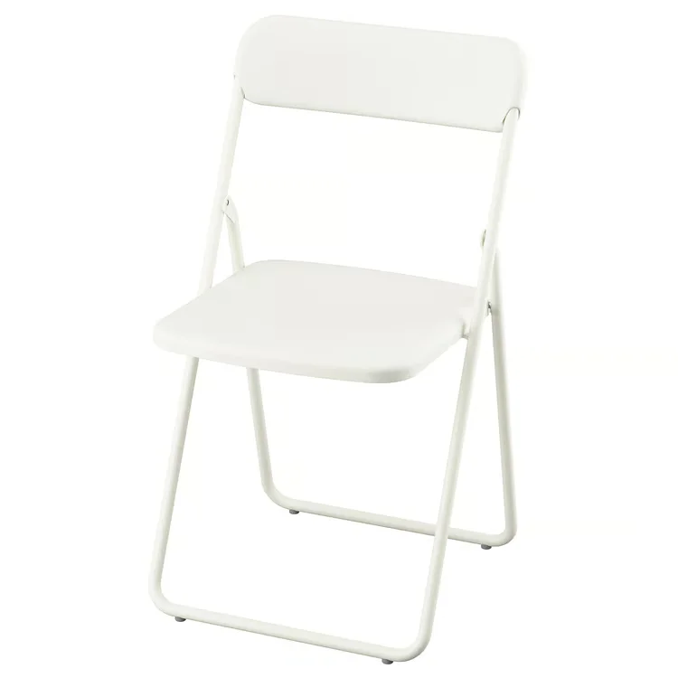 Silla plegable blanca disponible en alquiler de estudio CU29 Valencia